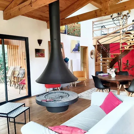Maison Spacieuse A Avec Jardin Et Barbecue, 125 M².