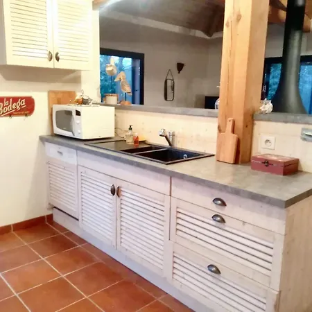 Дом отдыха Maison Spacieuse A Selve Avec Jardin Et Barbecue 125 M² *