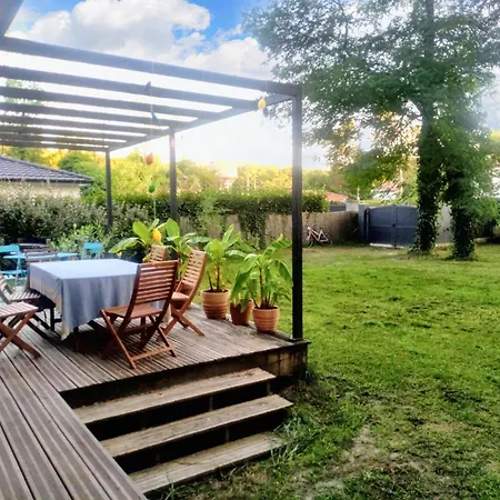 Maison Spacieuse A Avec Jardin Et Barbecue, 125 M². Holiday home Saint-Selve