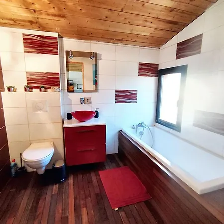 Maison Spacieuse A Avec Jardin Et Barbecue, 125 M². *