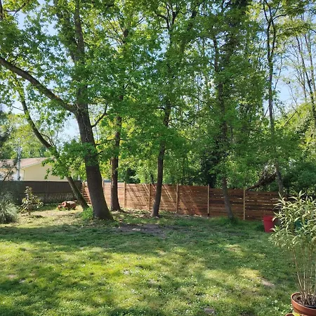 Maison Spacieuse A Avec Jardin Et Barbecue, 125 M². بيت للعطل Saint-Selve