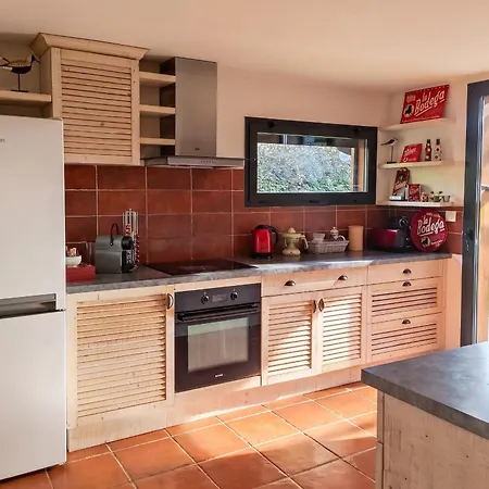 Maison Spacieuse A Avec Jardin Et Barbecue, 125 M².