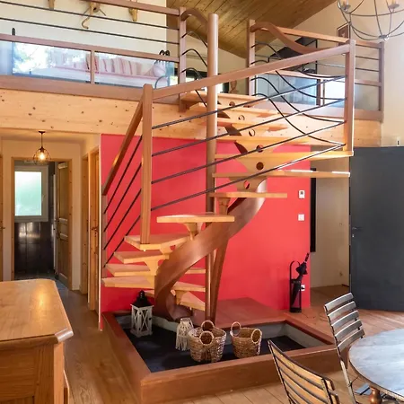 Maison Spacieuse A Avec Jardin Et Barbecue, 125 M². *