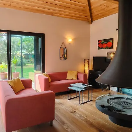 Maison Spacieuse A Avec Jardin Et Barbecue, 125 M². Holiday home Saint-Selve
