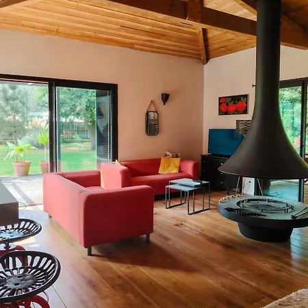 Maison Spacieuse A Avec Jardin Et Barbecue, 125 M². *