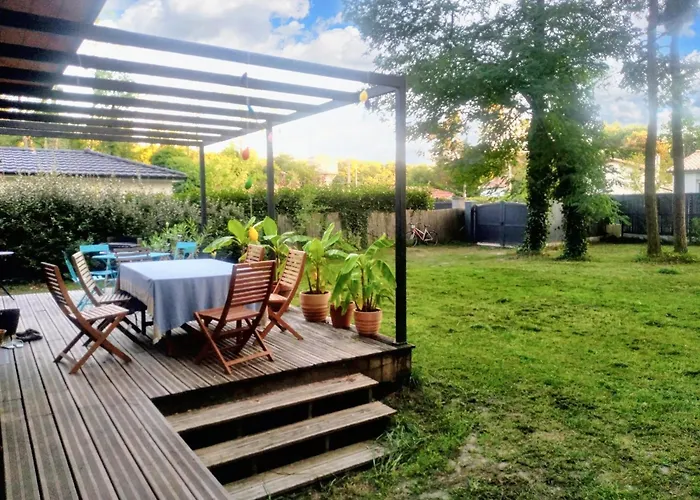 Maison Spacieuse A Avec Jardin Et Barbecue, 125 M². בית נופש Saint-Selve