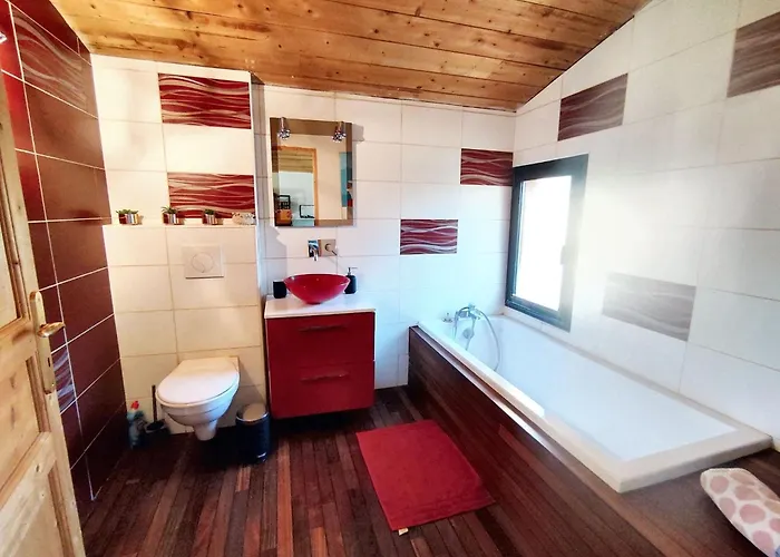 Maison Spacieuse A Avec Jardin Et Barbecue, 125 M². *
