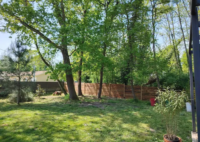 Maison Spacieuse A Avec Jardin Et Barbecue, 125 M². בית נופש Saint-Selve